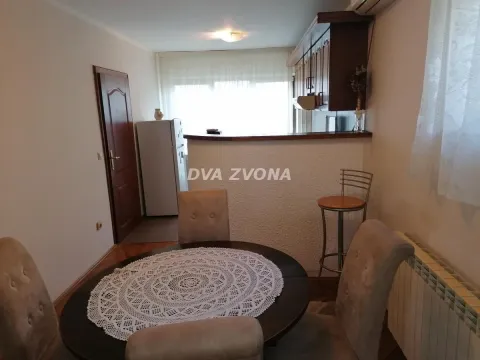 Prodaja, kuća, 450m², Centar, Inđija - image 6