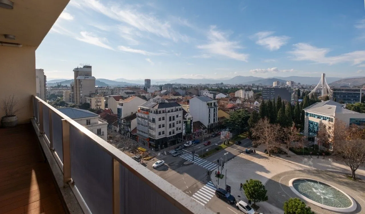 Rent, three bedroom apartment, 275m², Podgorica, Crna Gora