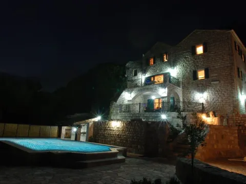 Izdavanje, kuća, 350m², Budva, Crna Gora - image 2