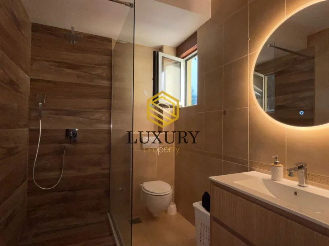 Prodaja, dvosoban stan, 90m², Centar, Podgorica