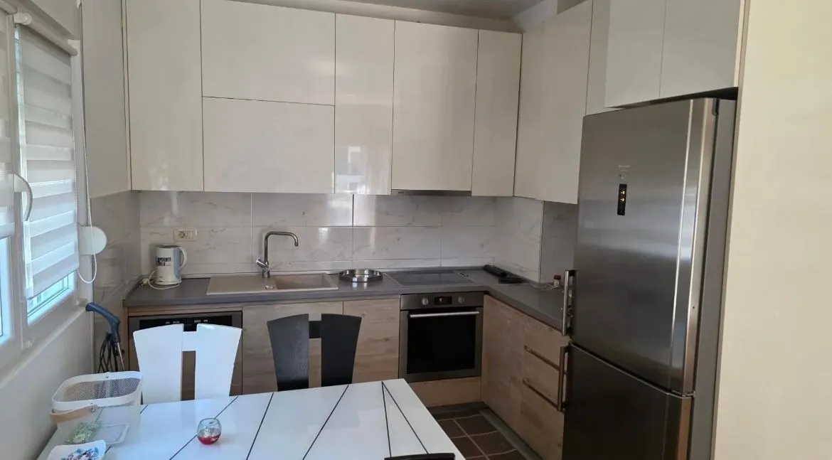 Izdavanje, jednosoban stan, 72m², Blok 9, Podgorica