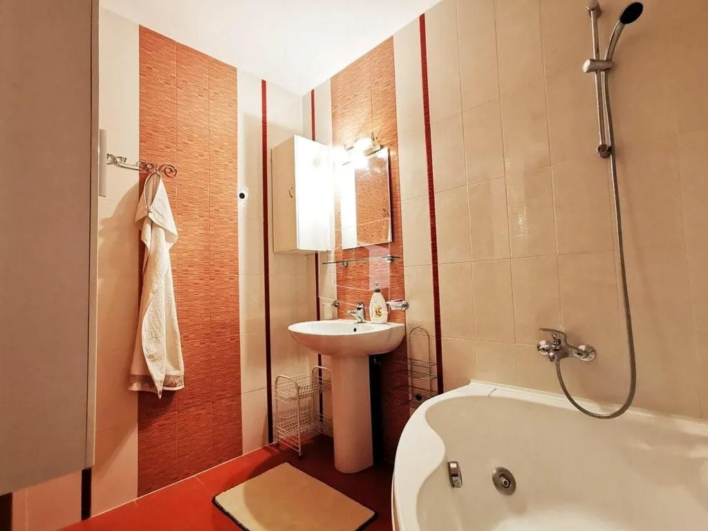 Izdavanje, trosoban stan, 95m², Preko Morače, Podgorica