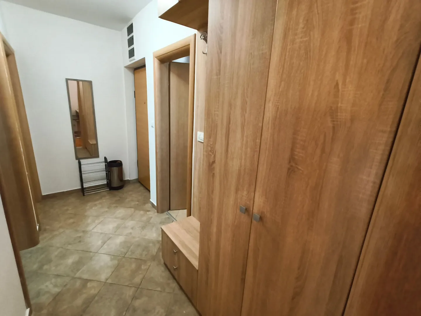 Izdavanje, dvosoban stan, 70m², Stari Aerodrom, Podgorica
