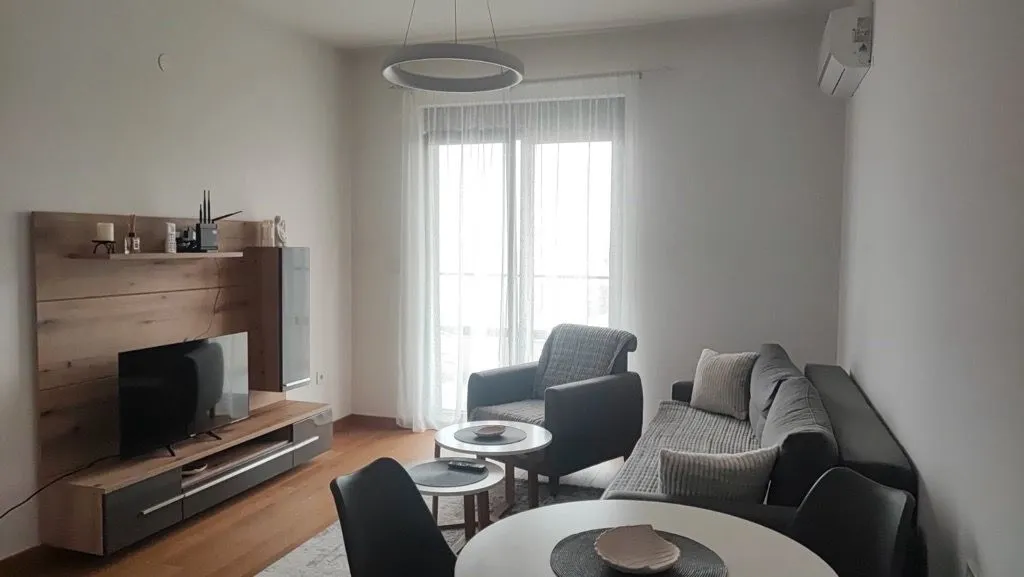 Izdavanje, jednosoban stan, 53m², Centar, Podgorica