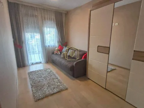 Izdavanje, dvosoban stan, 90m², Centar, Podgorica - image 6