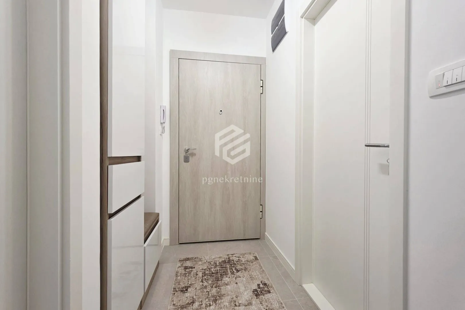 Rent, one bedroom apartment, 42m², Stari Aerodrom, Podgorica
