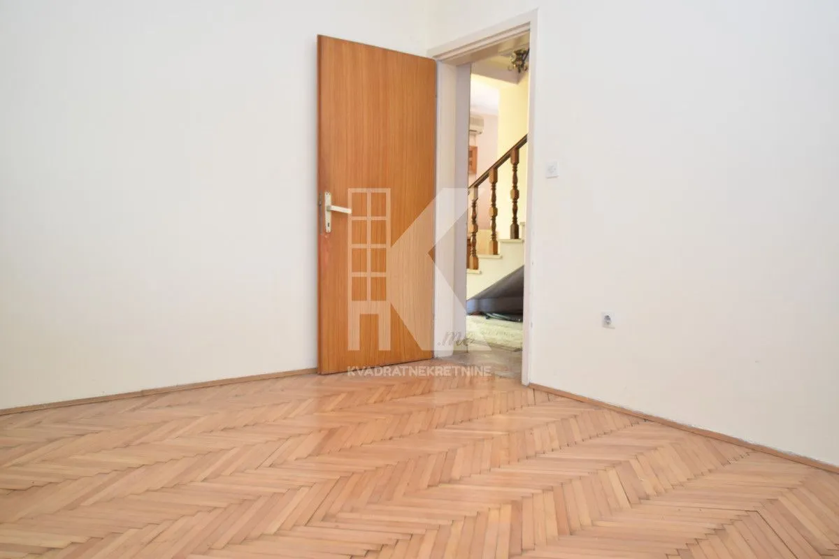 Sale, house, 240m², Dahna, Podgorica