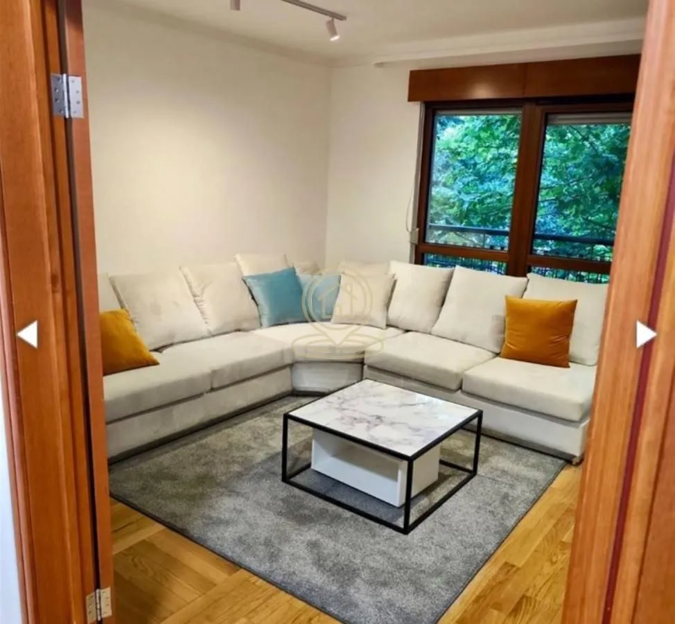 Rent, four bedroom apartment, 115m², Kalenić Pijaca, Vračar Sve Podlokacije