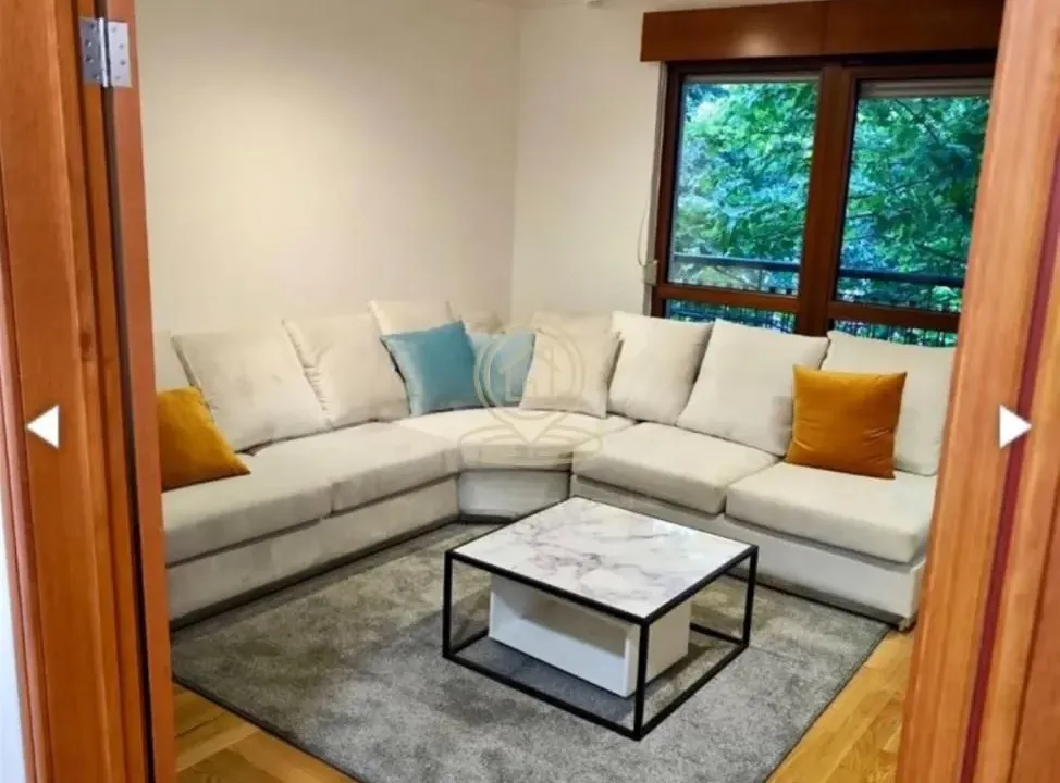 Rent, four bedroom apartment, 115m², Kalenić Pijaca, Vračar Sve Podlokacije