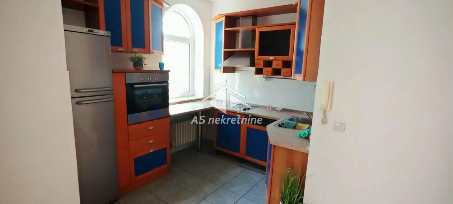 Rent, four bedroom apartment, 150m², Savski Venac, Beograd
