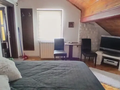 Rent, four bedroom apartment, 110m², Kalenić Pijaca, Vračar Sve Podlokacije - image 12