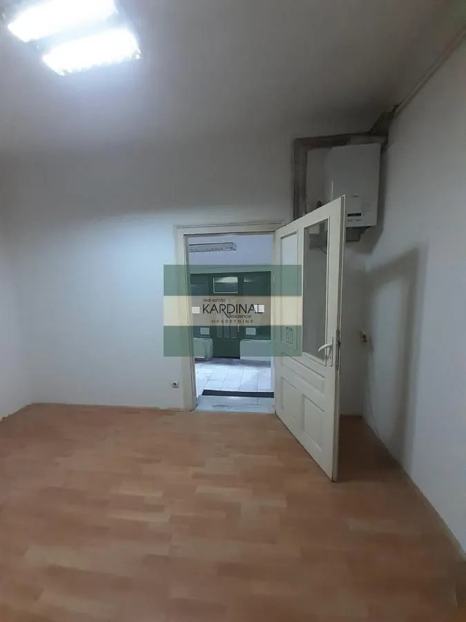 Rent, office space, 49m², Vašarište, Kragujevac