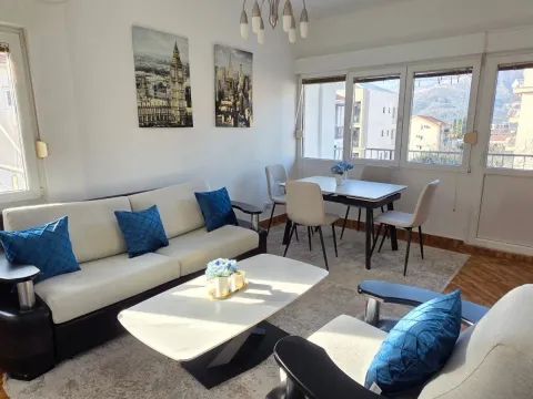 Rent, three bedroom apartment, 80m², Seljanovo, Tivat - image 1