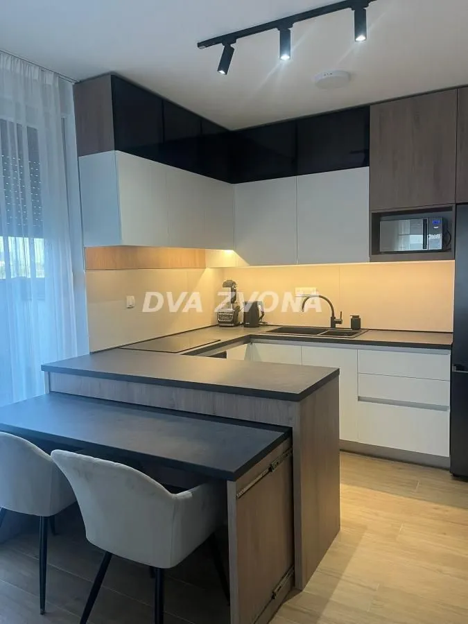 Prodaja, dvosoban stan, 59m², Alibegovac, Petrovaradin
