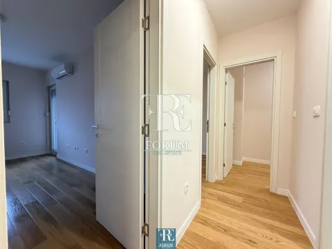 Izdavanje, trosoban stan, 97m², Central Point, Podgorica - image 12