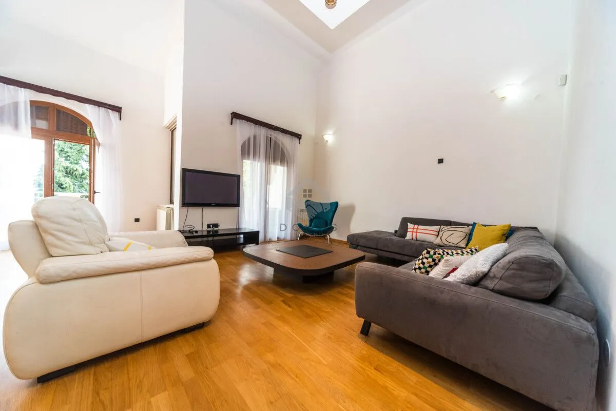 Rent, house, 280m², Gorica C, Podgorica