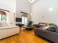 Izdavanje, kuća, 280m², Gorica C, Podgorica - image 2