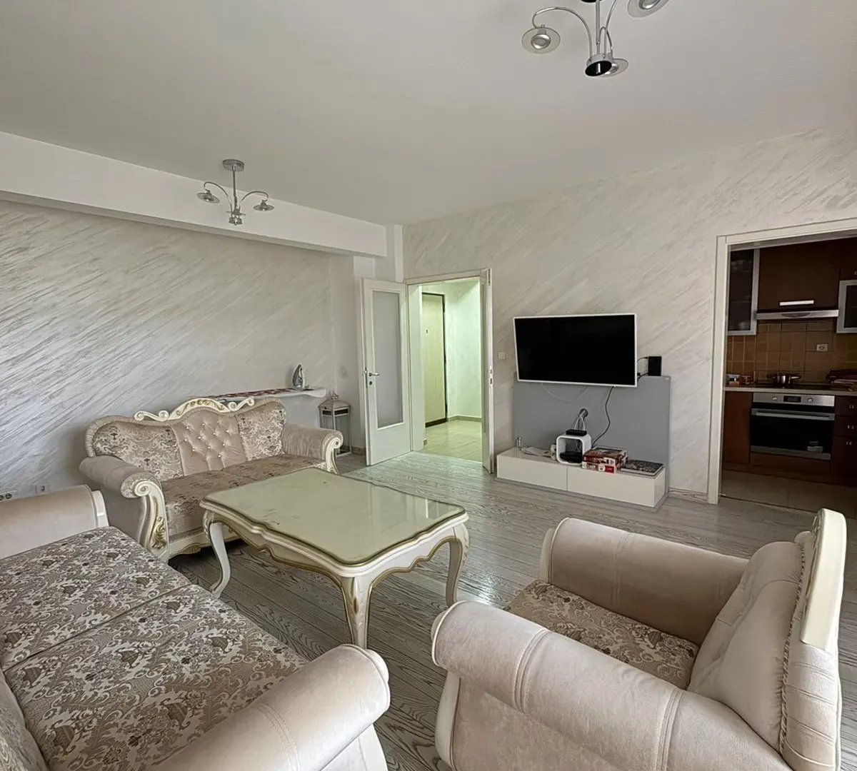 Izdavanje, trosoban stan, 95m², Podgorica, Crna Gora