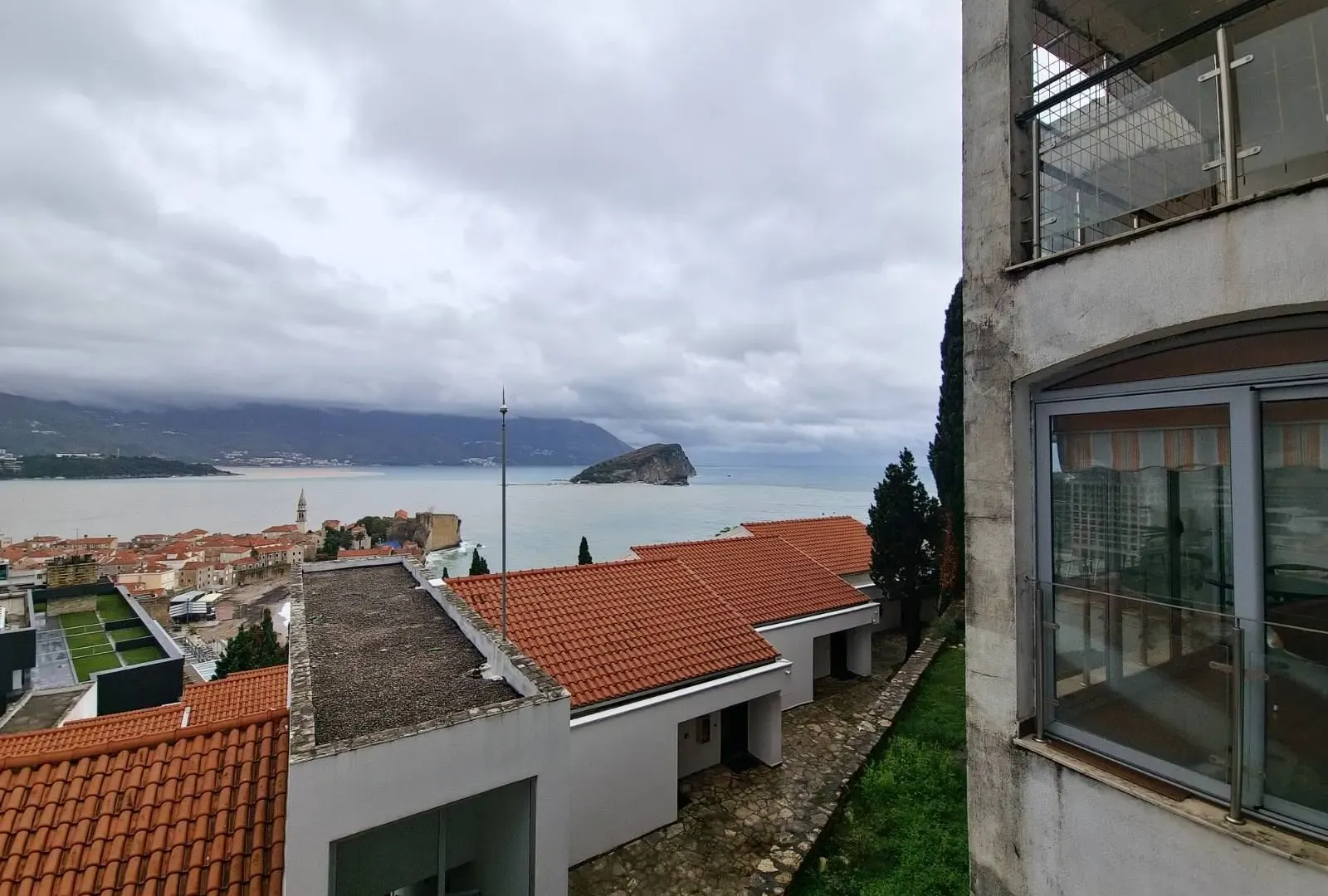 Izdavanje, jednosoban stan, 50m², Budva, Crna Gora