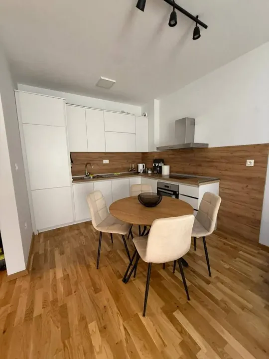 Izdavanje, jednosoban stan, 40m², Bečići, Budva