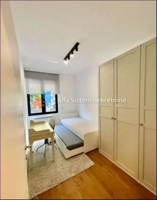 Izdavanje, trosoban stan, 60m², Vračar Sve Podlokacije, Beograd