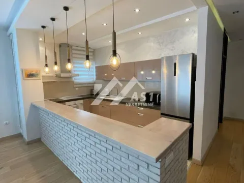Izdavanje, trosoban stan, 105m², Adamovićevo Naselje, Novi Sad Sve Podlokacije - image 3