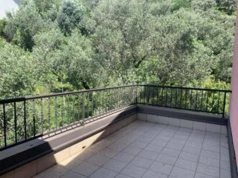 Prodaja, četvorosoban stan, 160m2, Petrovac, Budva