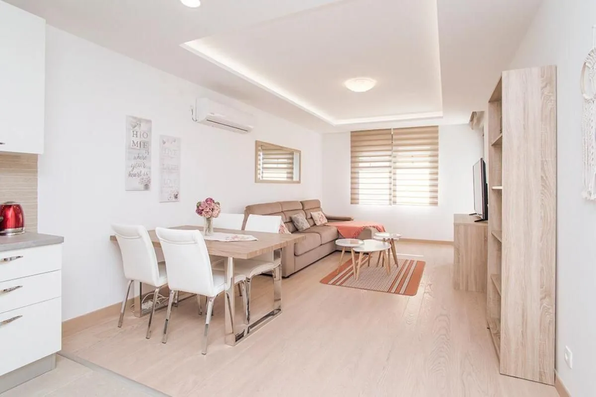Rent, one bedroom apartment, 57m², Centar, Tivat