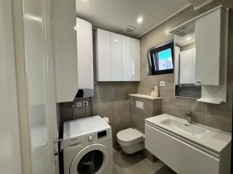 Rent, three bedroom apartment, 76m², Tivat, Crna Gora - image 11