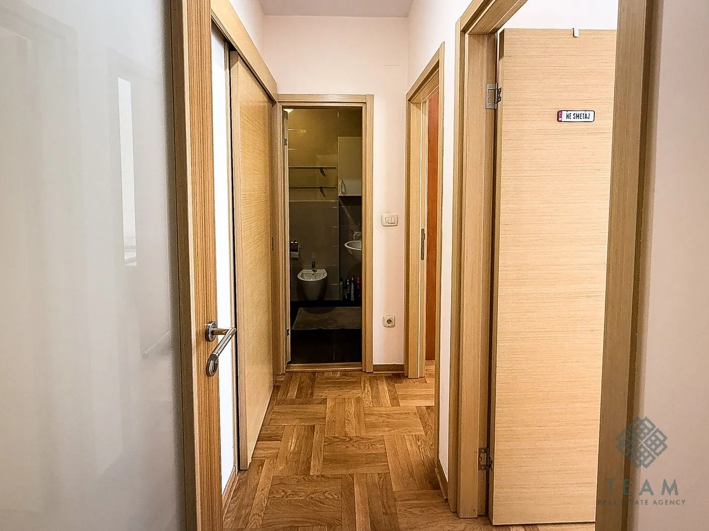 Izdavanje, dvosoban stan, 65m², Blok 6, Podgorica