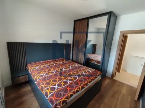 Bedroom with a double bed, large mirrored wardrobe, and an entrance to the hallway. - image 10