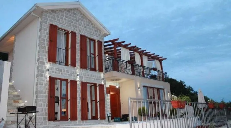 Prodaja, kuća, 220m², Krimovica, Kotor