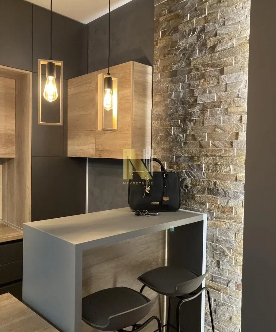Izdavanje, trosoban stan, 57m², Kej, Novi Sad Sve Podlokacije