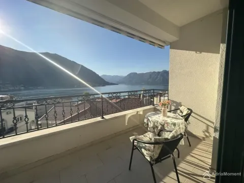 Sale, two bedroom apartment, 75m², Dobrota, Kotor - image 1