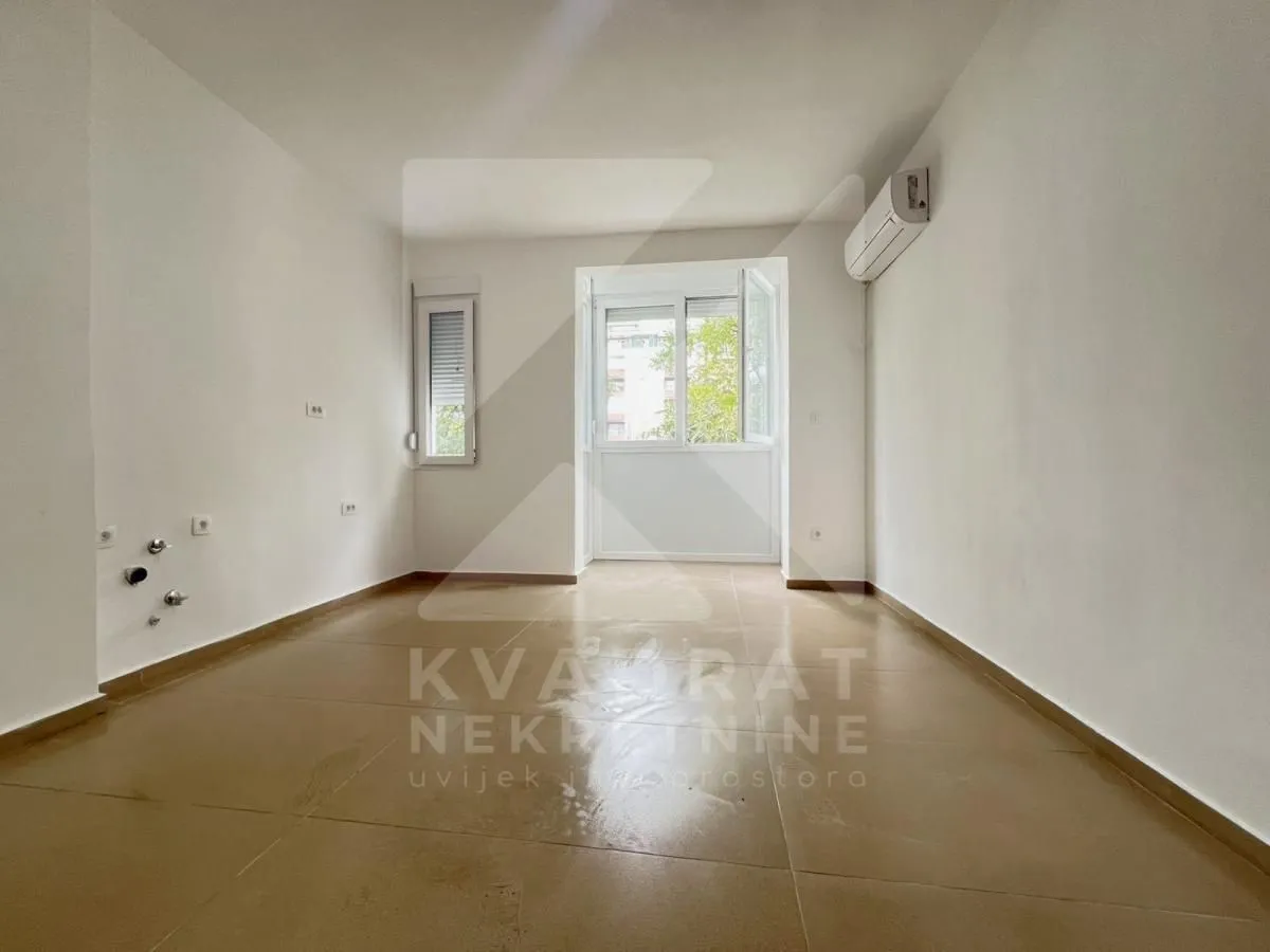 Izdavanje, poslovni prostor, 66m², Preko Morače, Podgorica