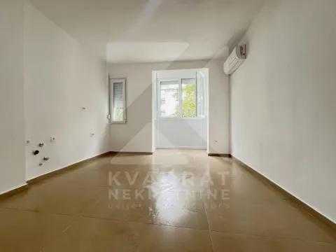 Izdavanje, poslovni prostor, 66m², Preko Morače, Podgorica - image 1