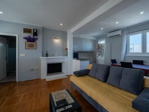 Rent, three bedroom apartment, 65m², Vračar Hram, Vračar Sve Podlokacije - image 3