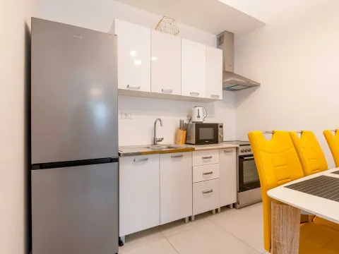 Prodaja, jednosoban stan, 65m², Centar, Bar - image 11