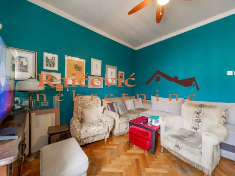 Sale, three bedroom apartment, 65m², Kalenić Pijaca, Vračar Sve Podlokacije - image 2