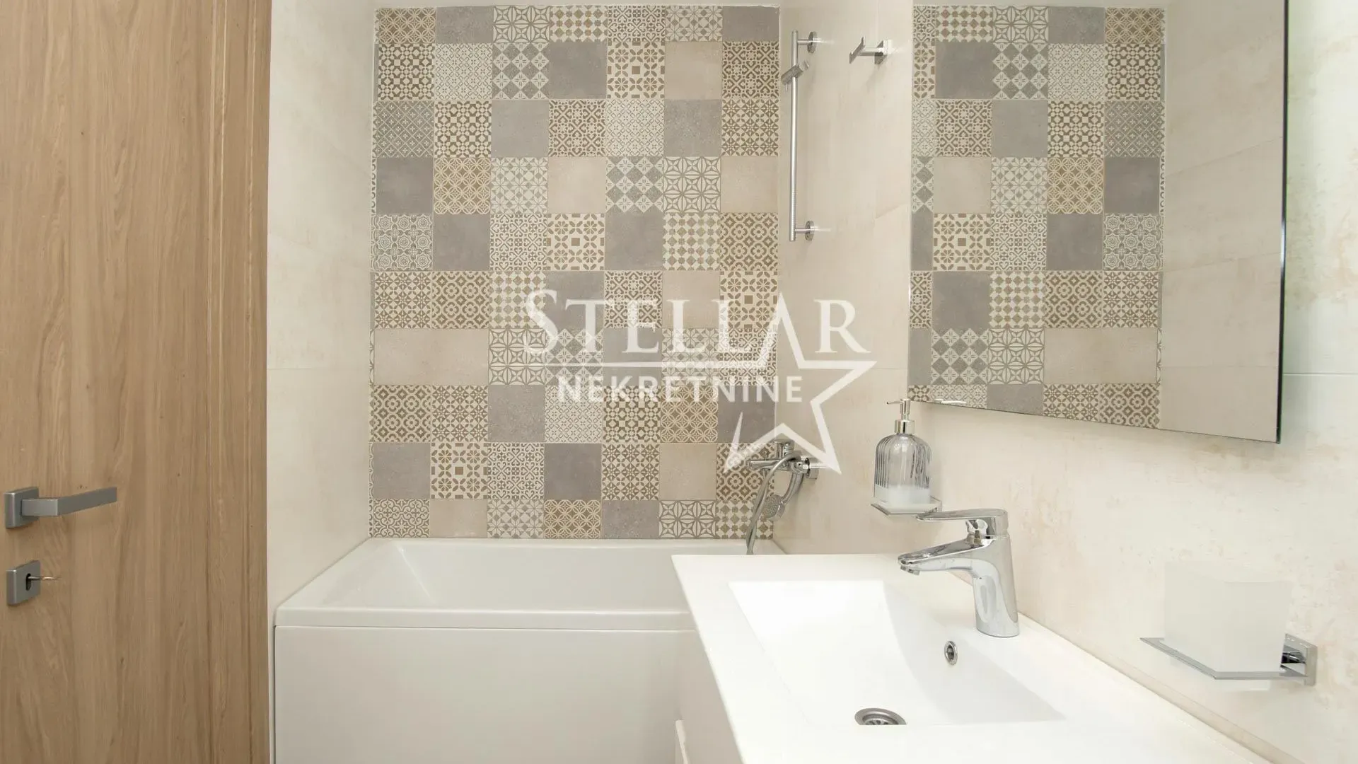 Rent, office space, 70m², Master Kvart, Podgorica