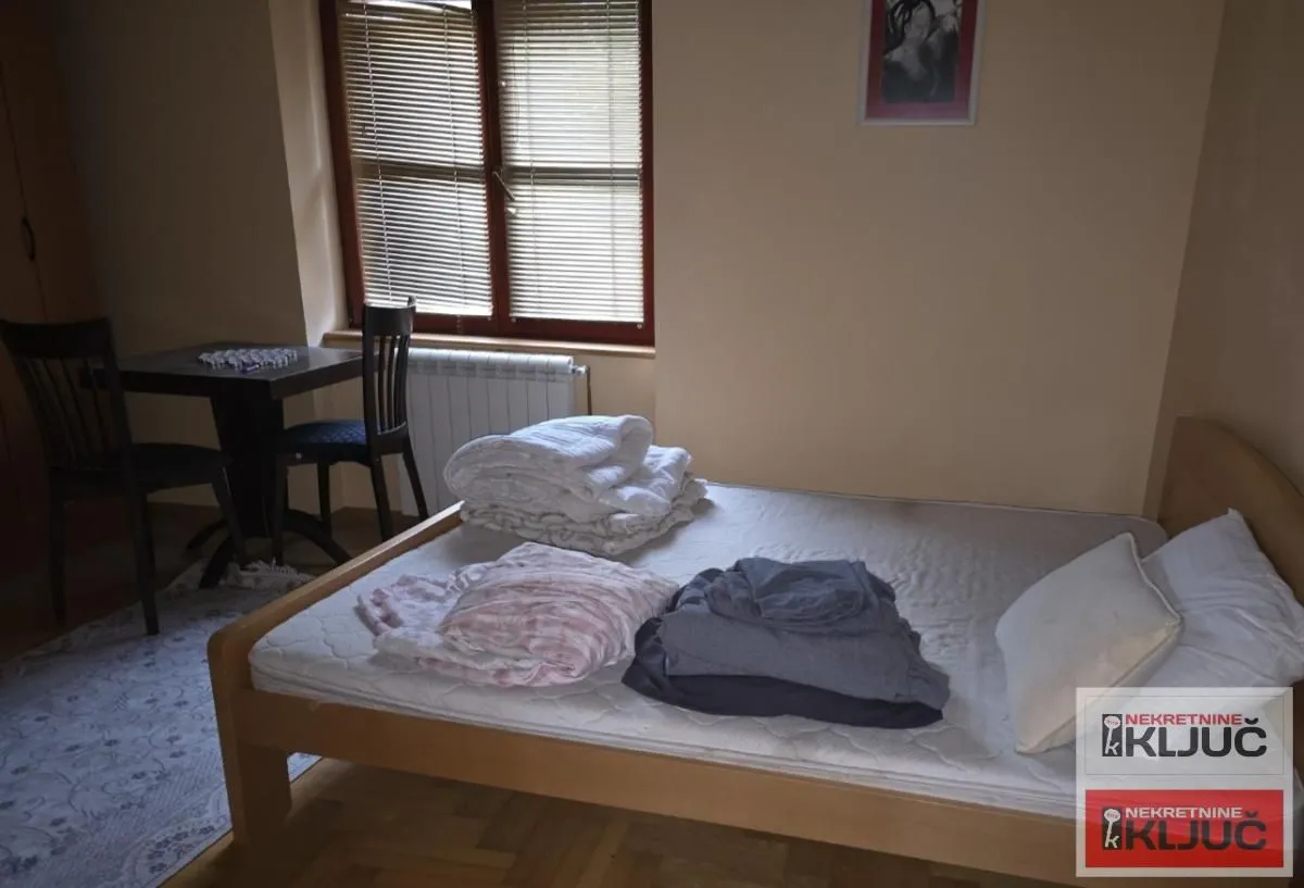 Izdavanje, kuća, 250m², Sajmište, Novi Sad
