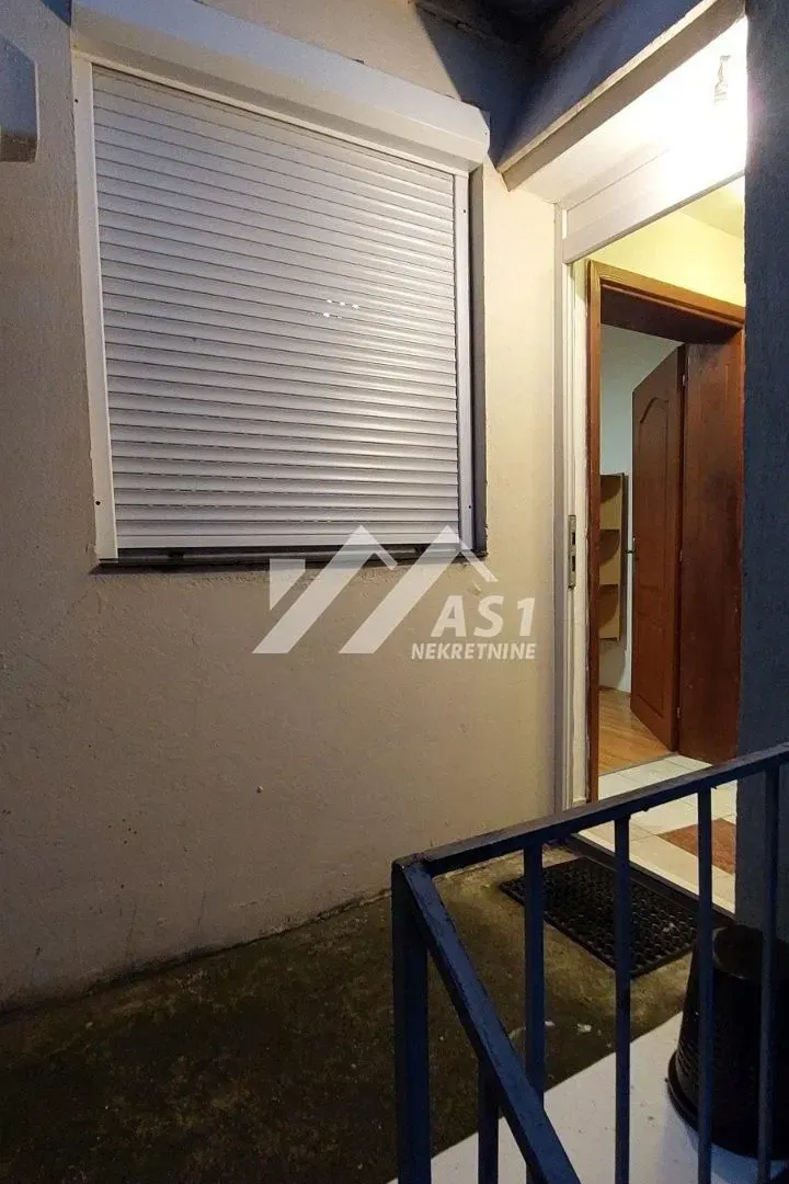 Izdavanje, jednosoban stan, 29m², Salajka, Novi Sad Sve Podlokacije