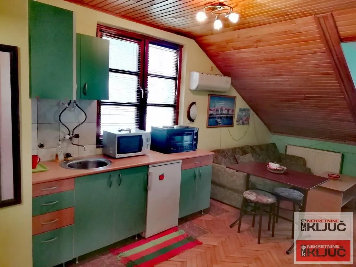 Izdavanje, garsonjera, 35m², Bulevar Oslobodjenja, Novi Sad Sve Podlokacije