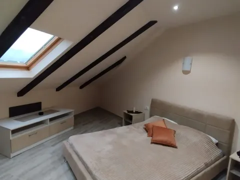 Izdavanje, dvosoban stan, 77m², Centar, Tivat - image 6