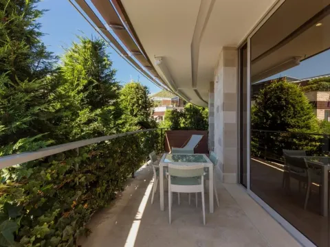 Sale, two bedroom apartment, 133m², Budva, Crna Gora - image 12