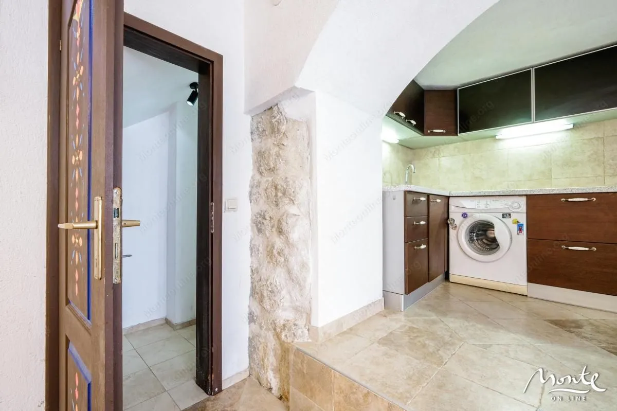 Sale, three bedroom apartment, 80m², Prčanj, Kotor