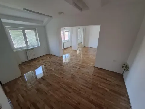 Rent, apartment, 220m², Centar, Novi Sad - image 16