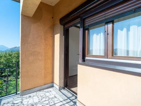 Izdavanje, trosoban stan, 110m², Gornja Gorica, Podgorica - image 2