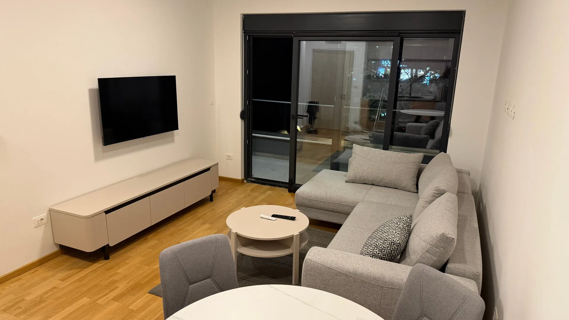Izdavanje, dvosoban stan, 43m², Donja Gorica, Podgorica