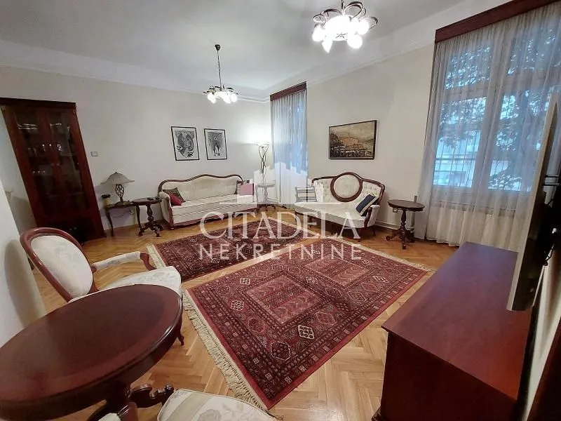 Izdavanje, dvosoban stan, 53m², Gundulićev Venac, Beograd